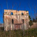 �Questa dimora � afferma Giuseppe � veniva utilizzata nei secoli passati come casa per le vacanze dalla famiglia che all�epoca era proprietaria di queste terre�